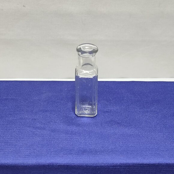 Apothecary Medicine Bottle Wm R Warner & Co Trade Mark Bottom Circa 1910 Antique - Picture 3 of 7